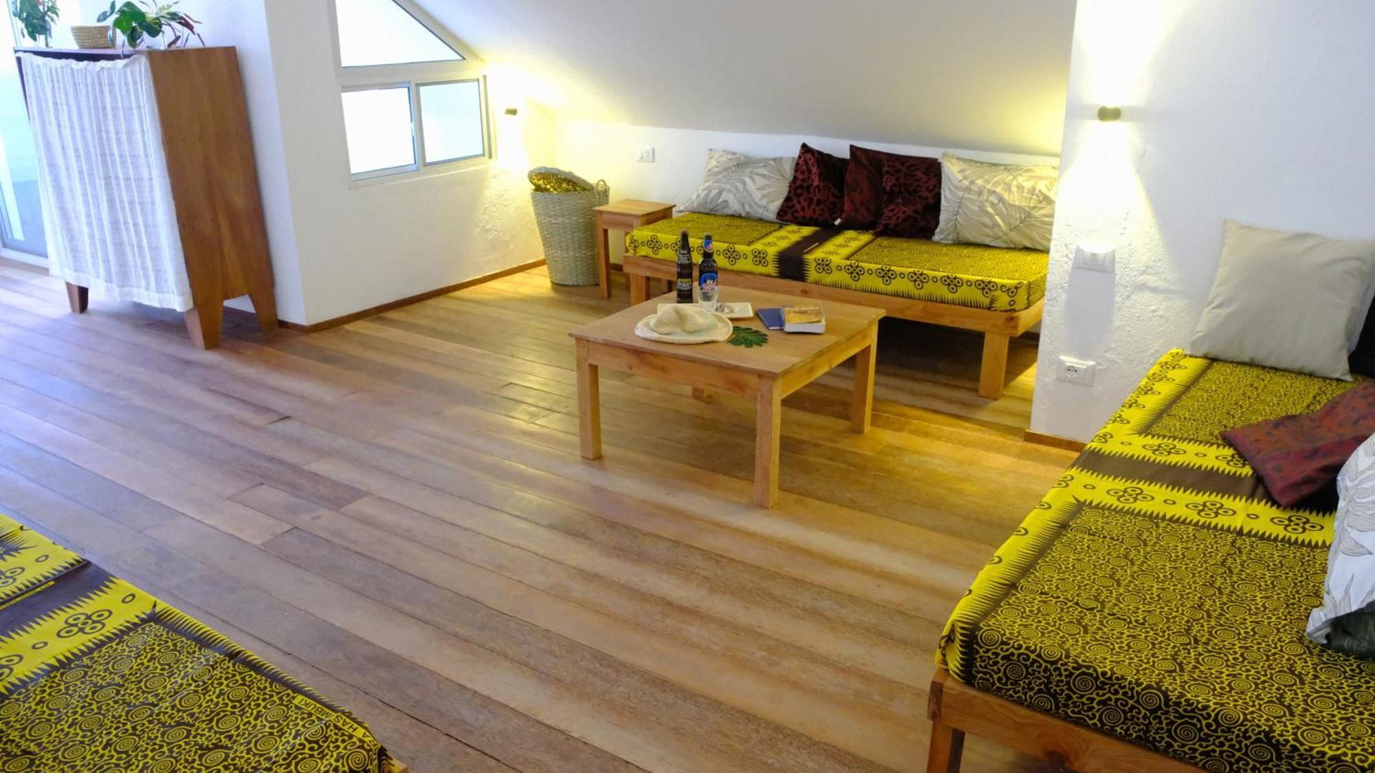 Kobe House Bed & Breakfast จัมเบียนี ภายนอก รูปภาพ