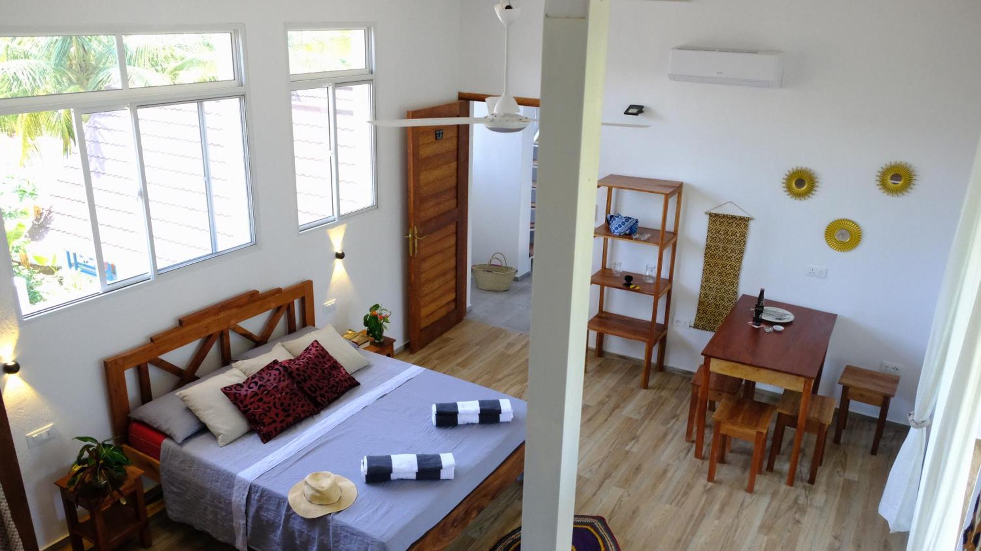 Kobe House Bed & Breakfast จัมเบียนี ภายนอก รูปภาพ