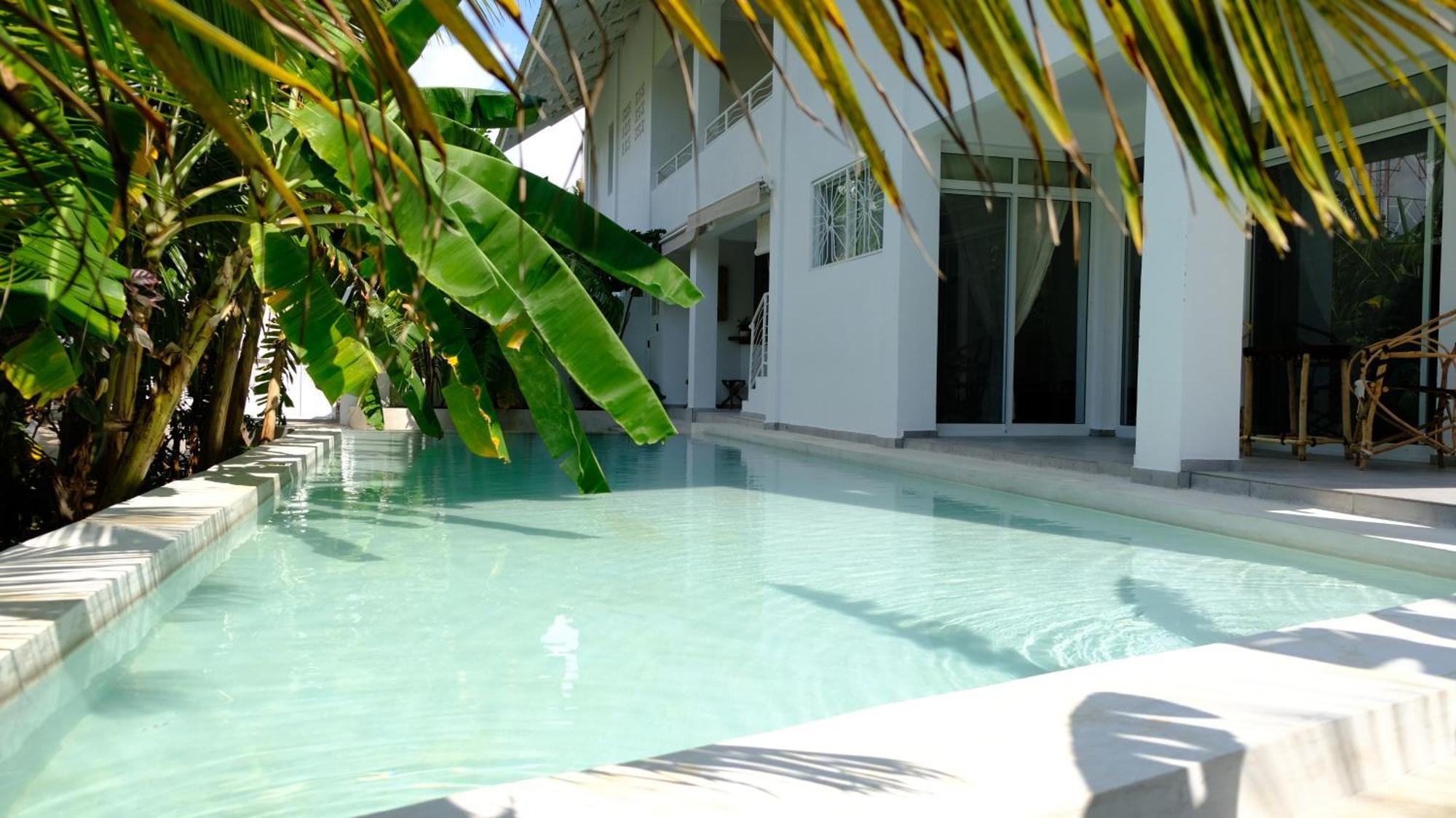 Kobe House Bed & Breakfast จัมเบียนี ภายนอก รูปภาพ