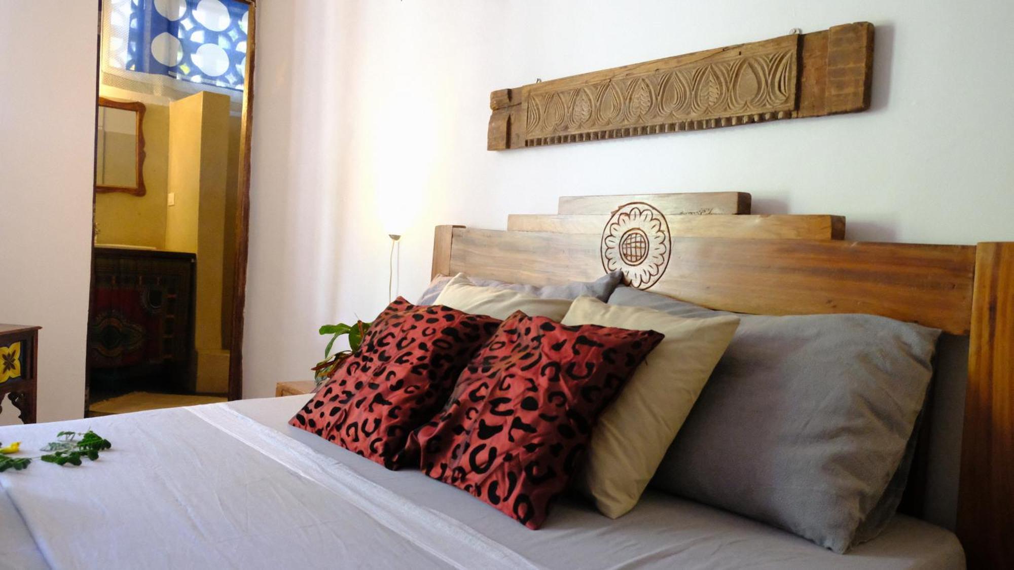 Kobe House Bed & Breakfast จัมเบียนี ภายนอก รูปภาพ