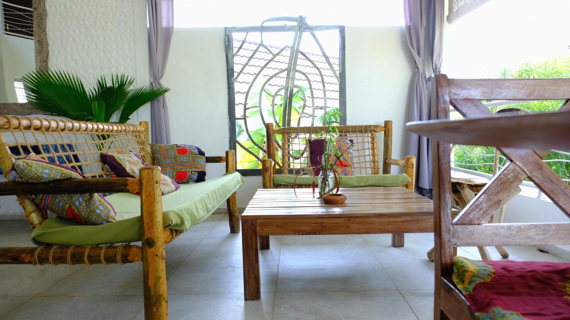 Kobe House Bed & Breakfast จัมเบียนี ภายนอก รูปภาพ